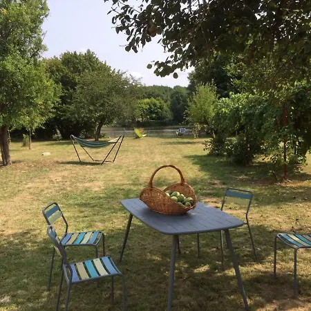 Les Volets Bleus Ferienhaus Queaux